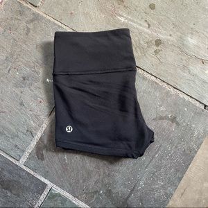 Lululemon shorts black
